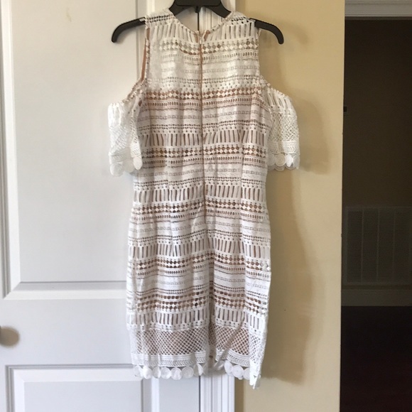 Cold shoulder dress - Picture 4 of 7